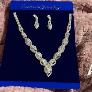 Fashion Jewelry Silver Clear Crystal Bridal Necklace and Earrings Set